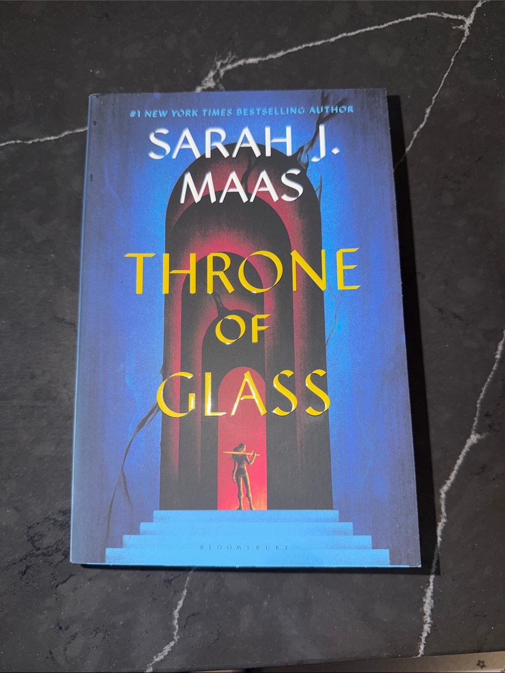 Throne of Glass by Sarah J Mass paper back